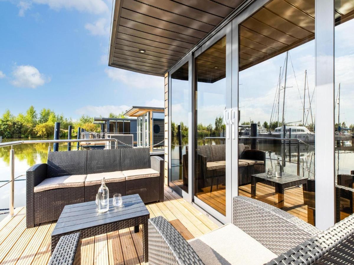 Comfortable Houseboat In Volendam Marina Esterno foto