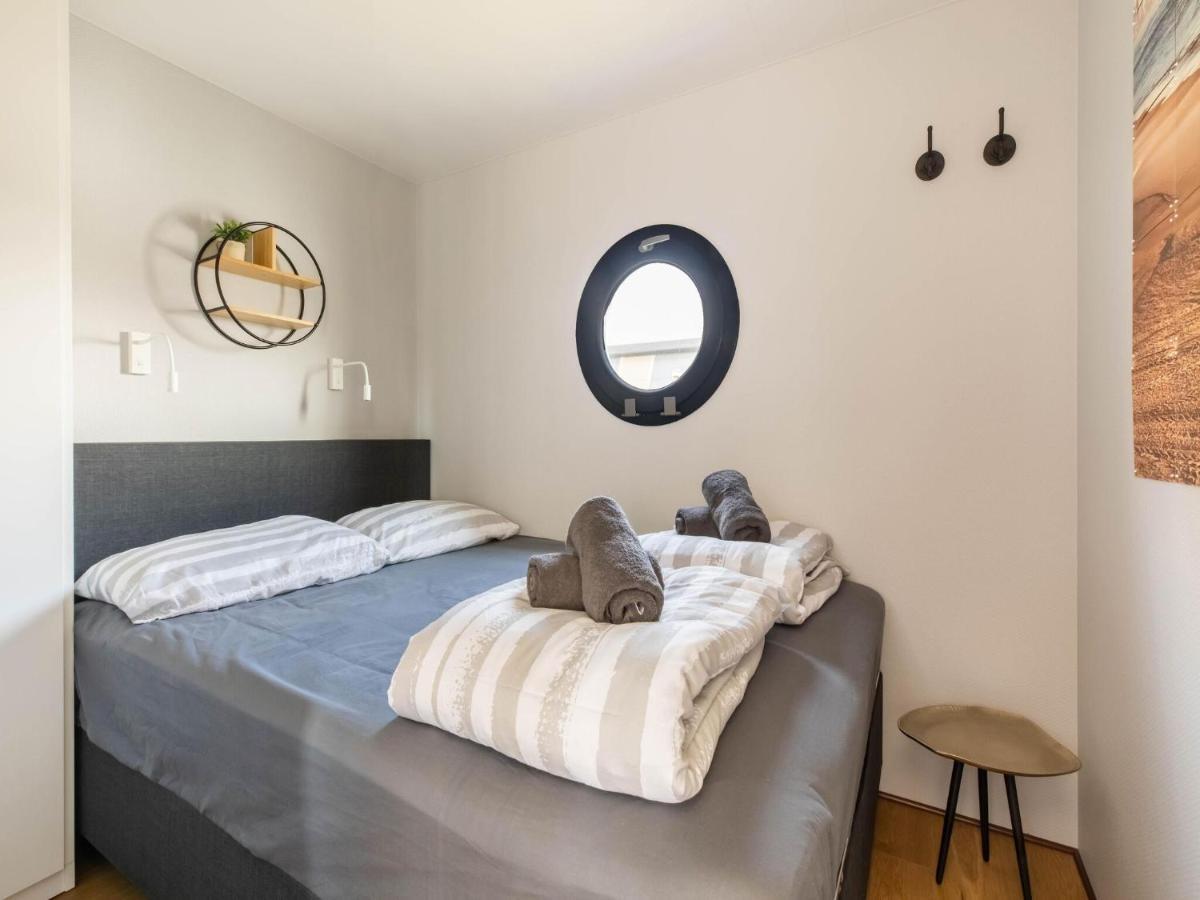 Comfortable Houseboat In Volendam Marina Esterno foto