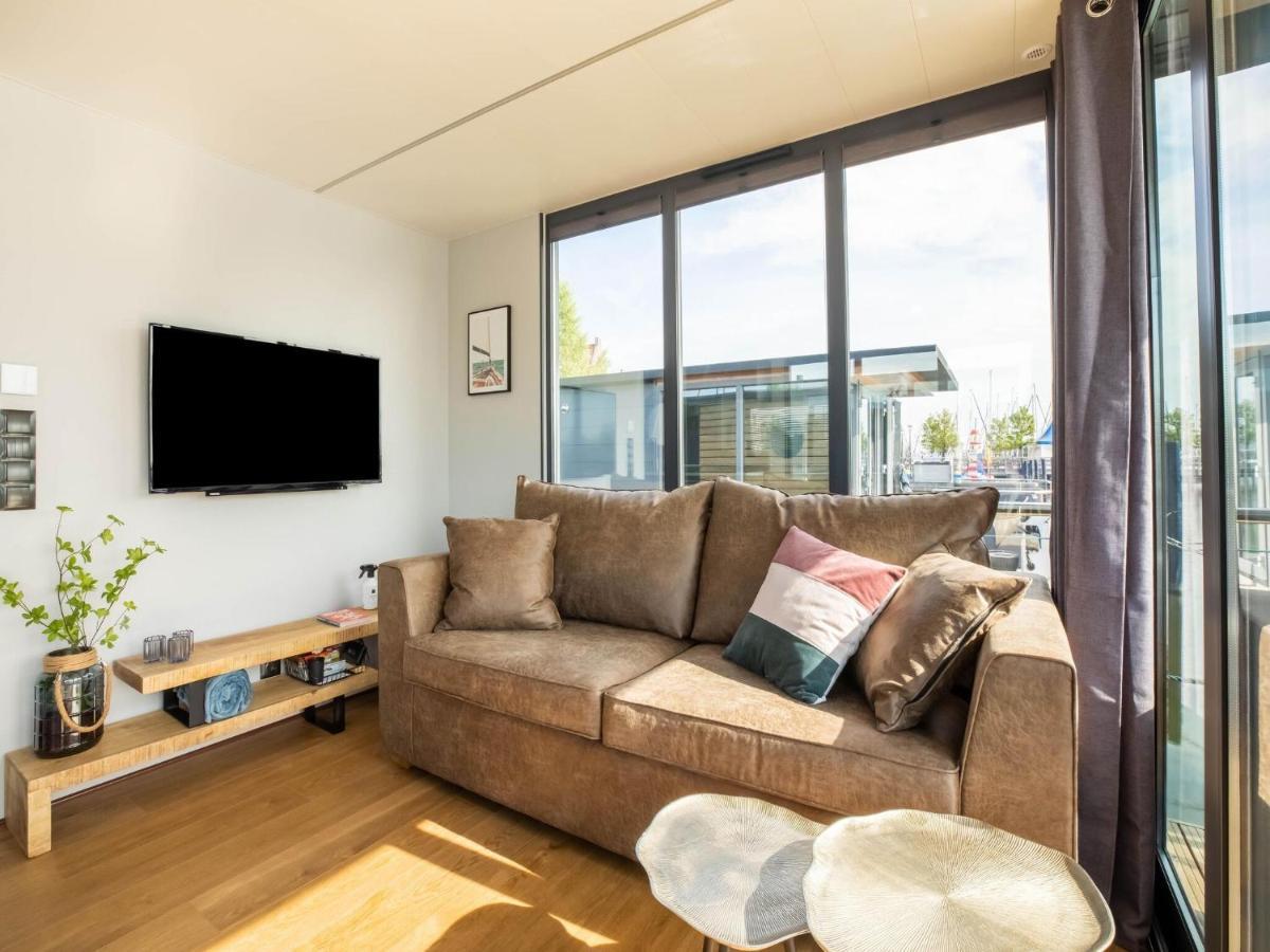 Comfortable Houseboat In Volendam Marina Esterno foto