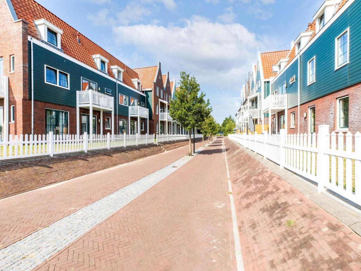 Comfortable Houseboat In Volendam Marina Esterno foto