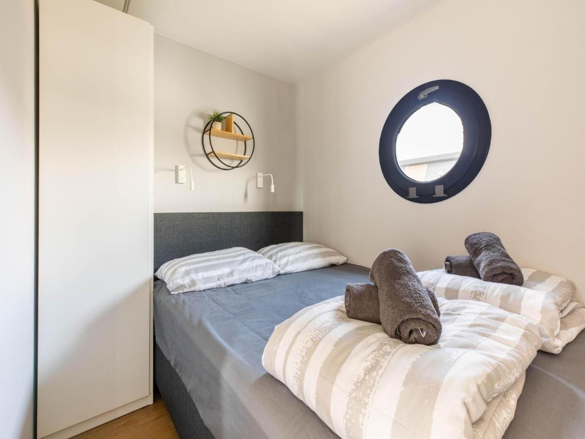 Comfortable Houseboat In Volendam Marina Esterno foto